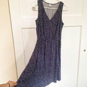 Old Navy Cute Fall Summer polka dotted v-neck midi dress